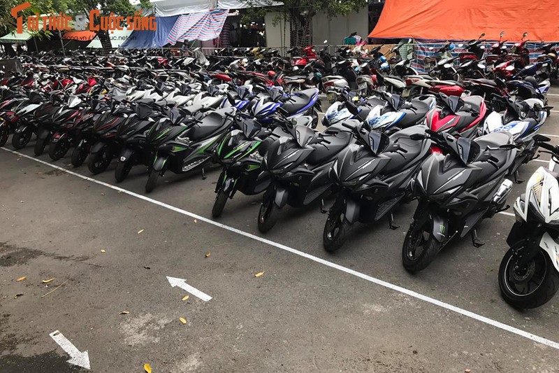 Gan 100 xe tay ga Yamaha NVX 155 gap mat tai Ha Noi-Hinh-4